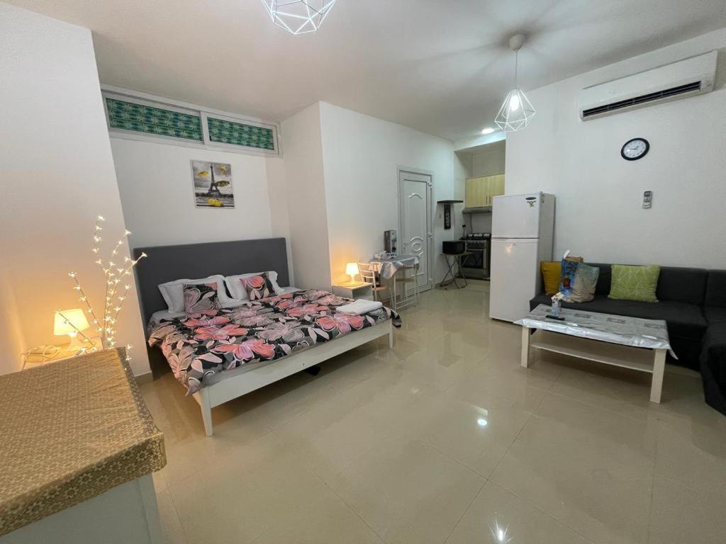 Private Cozy Furnished No 14 Khalidiya Park Uae *