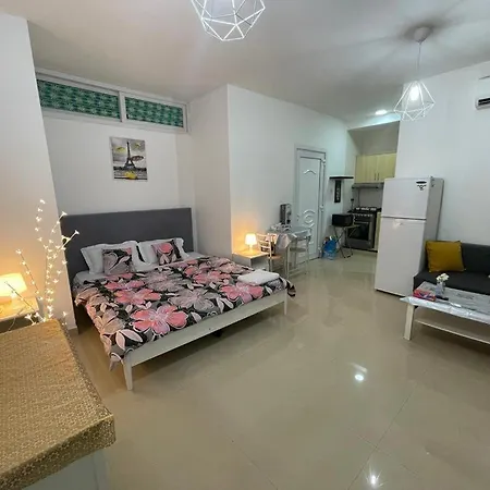 Private Cozy Furnished Studio No 14 Khalidiya Park Villa Abu Dhabi Uae Exterior photo